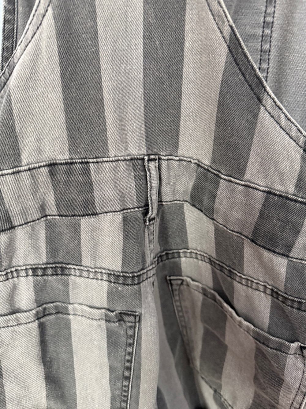 Urban Outfitters BDG Striped Denim Short Overalls Sz M Vintage Wash Shortalls - Picture 9 of 14